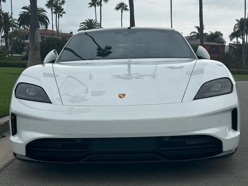 Used 2025 Porsche Taycan image 9
