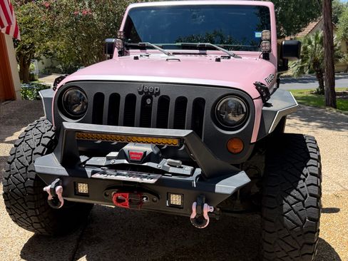 Used 2013 Jeep Wrangler Unlimited Rubicon w/ Connectivity Group AWD/4WD image 8