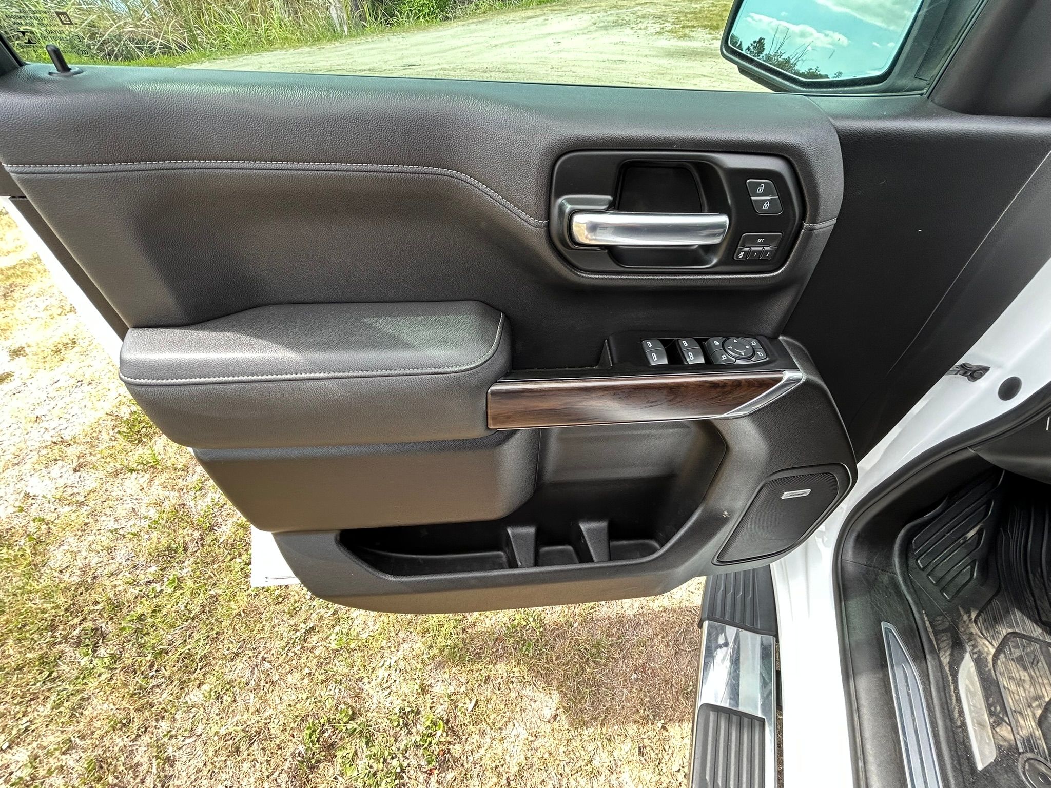 Used 2019 GMC Sierra 1500 SLT w/ SLT Premium Plus Package AWD/4WD image 19