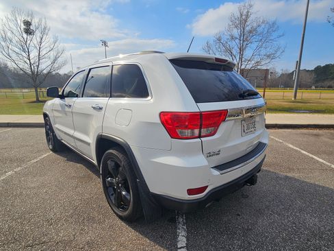 Used 2013 Jeep Grand Cherokee Limited w/ Luxury Group II image 2