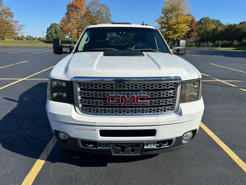 Used 2013 GMC Sierra 3500 Denali image 2