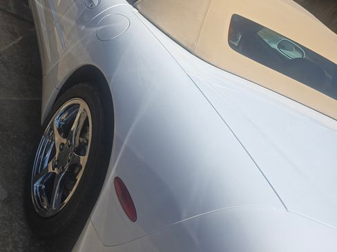 Used 2004 Chevrolet Corvette Convertible w/ Preferred Equipment Group image 9