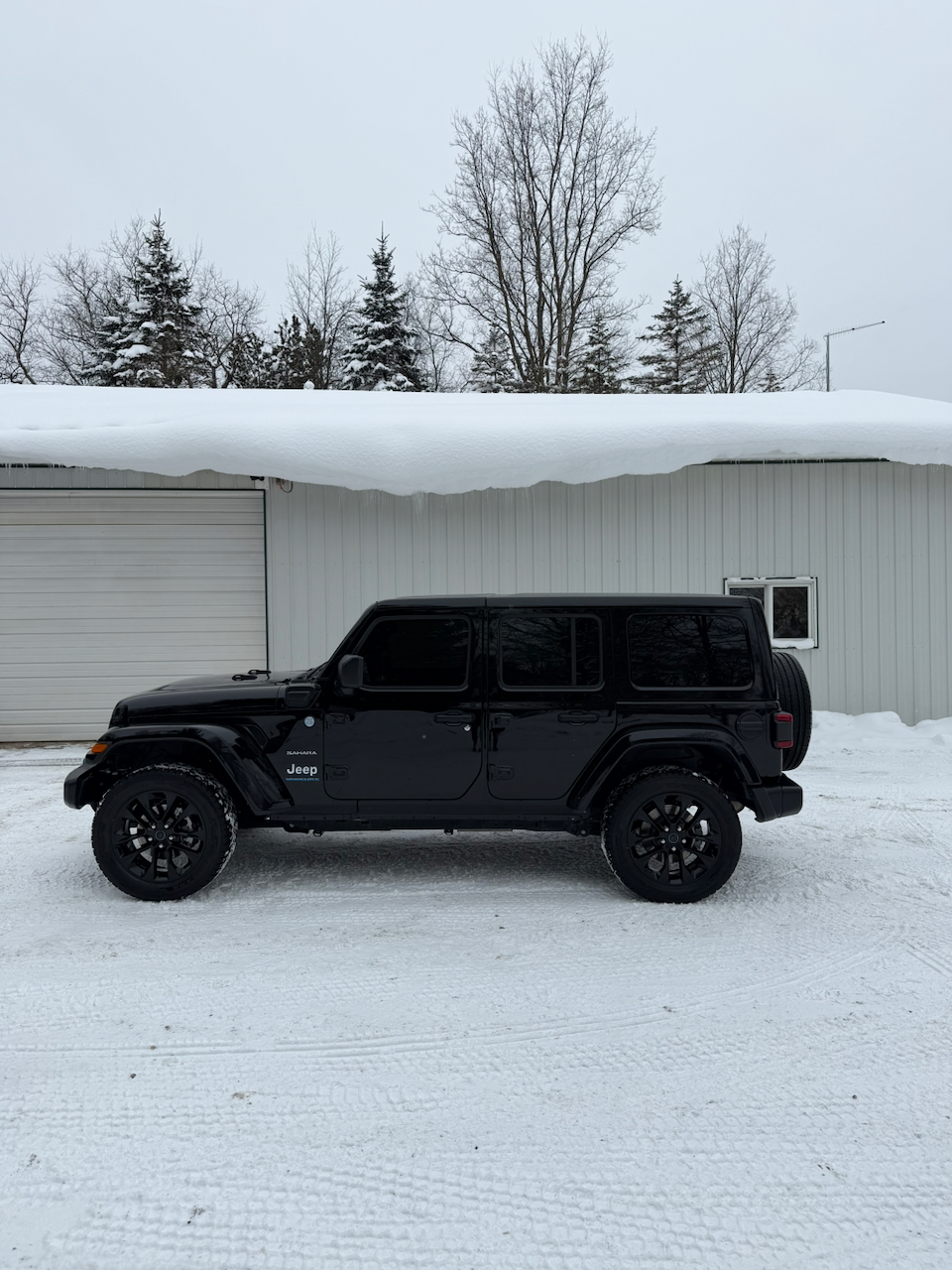 Used 2024 Jeep Wrangler Unlimited Sahara w/ Safety Group AWD/4WD image 16