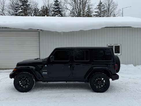 Used 2024 Jeep Wrangler Unlimited Sahara w/ Safety Group image 16