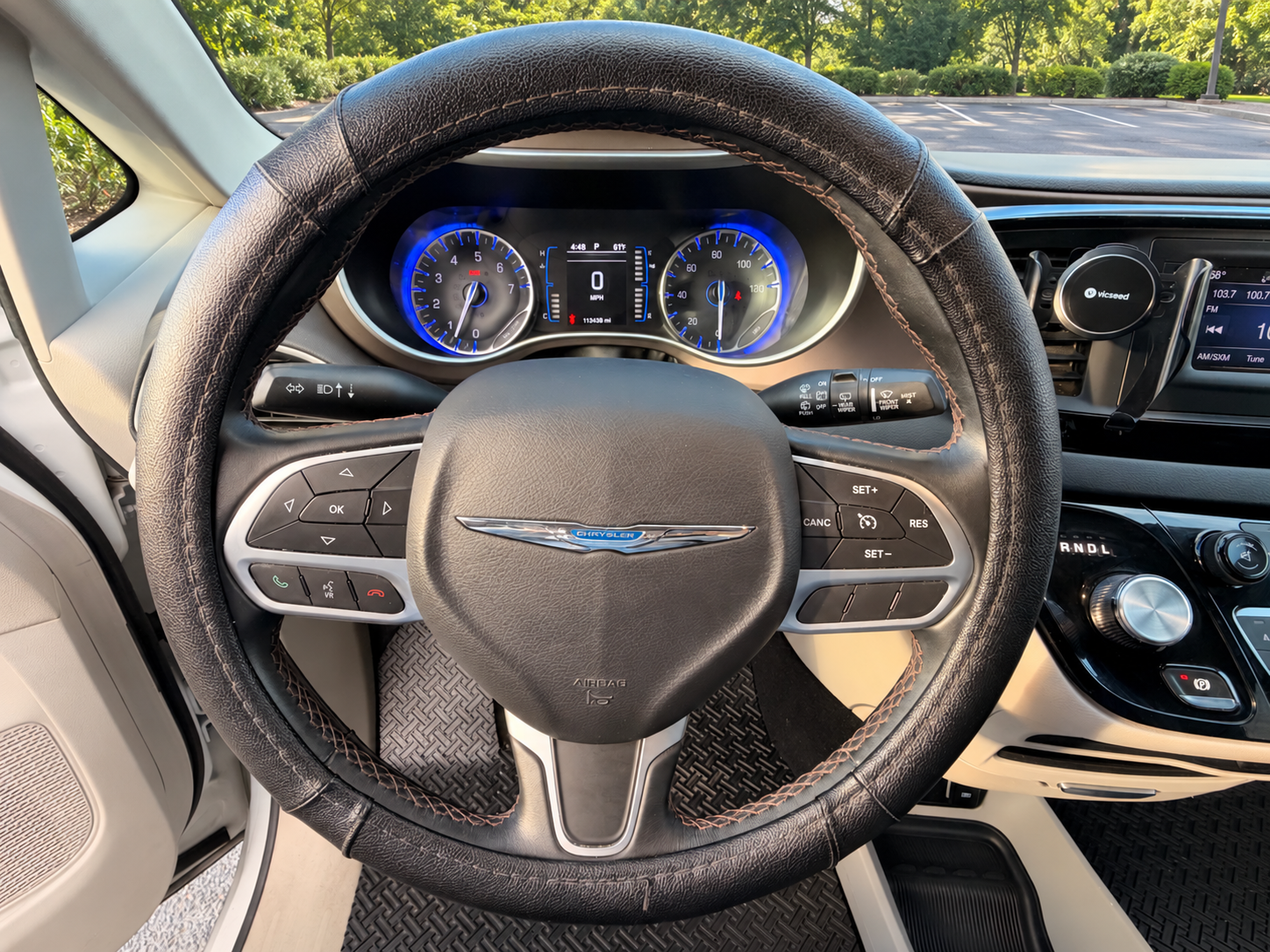 Used 2017 Chrysler Pacifica Touring-L FWD image 5