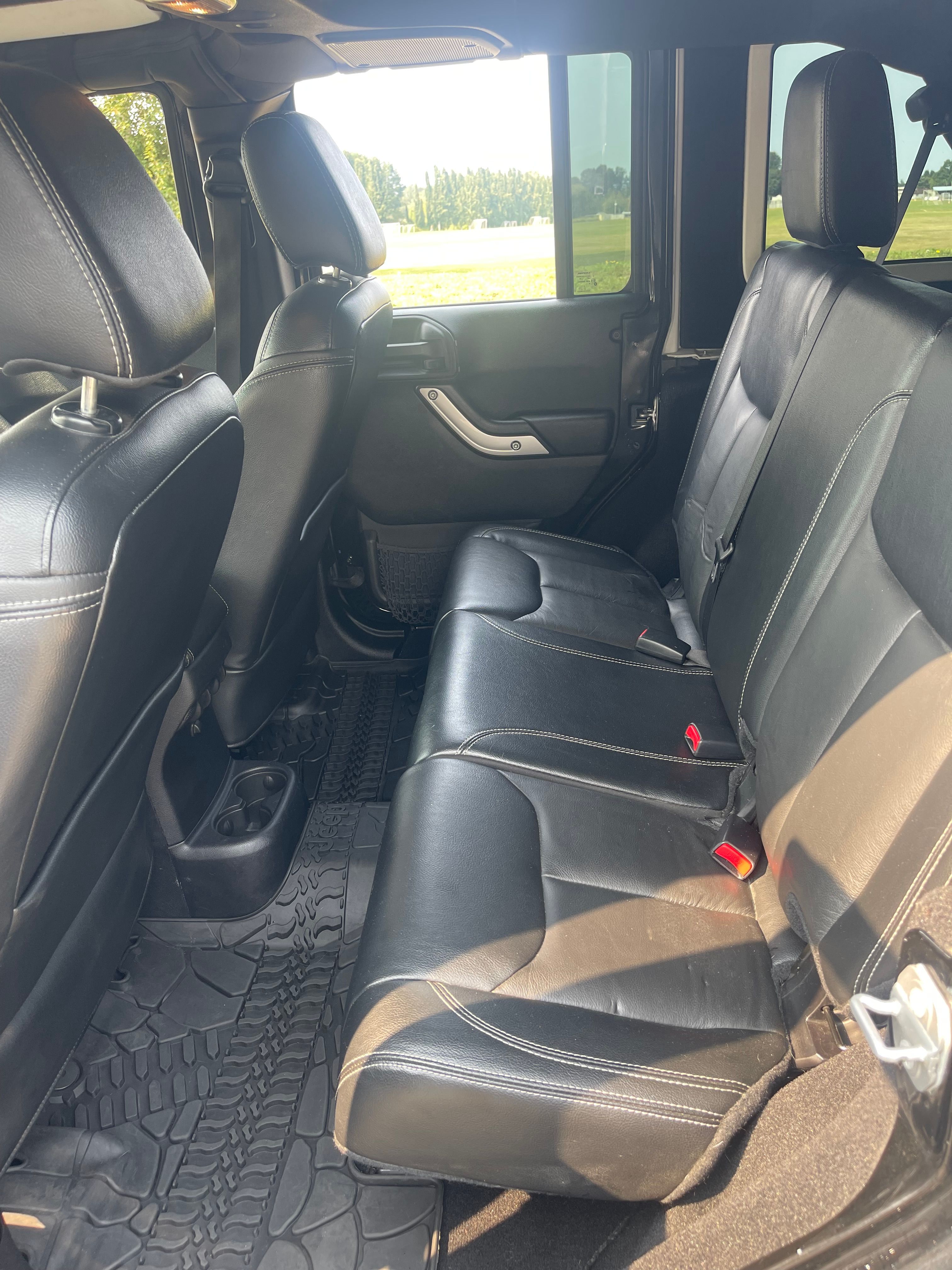 Used 2016 Jeep Wrangler Unlimited Rubicon AWD/4WD image 16