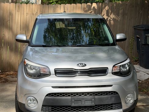 Used 2018 Kia Soul + FWD image 11