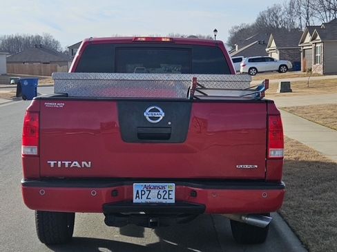 Used 2012 Nissan Titan SV w/ Sport Appearance Pkg image 5