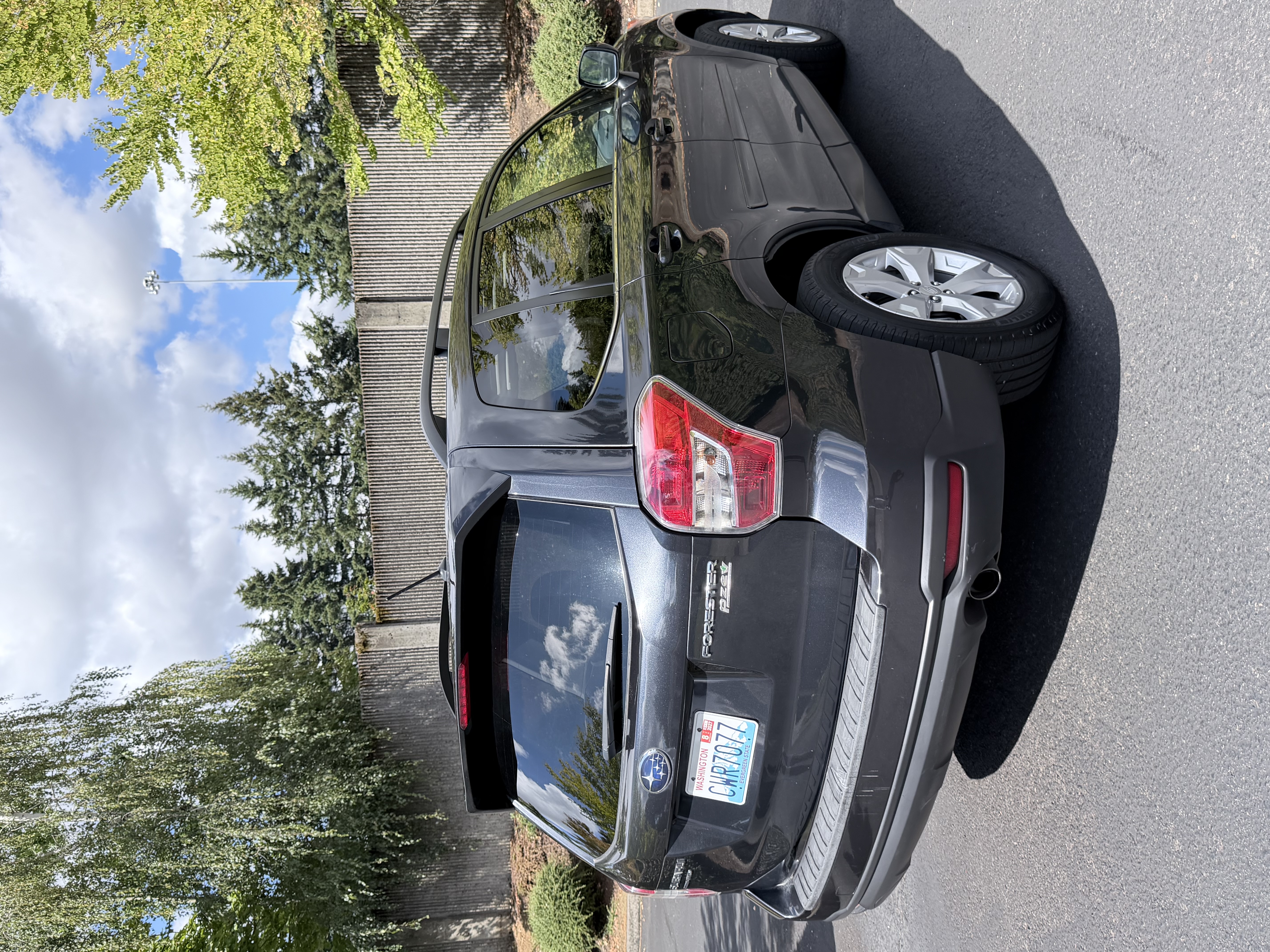 Used 2014 Subaru Forester 2.5i Limited w/ Popular Package #1 AWD/4WD image 2