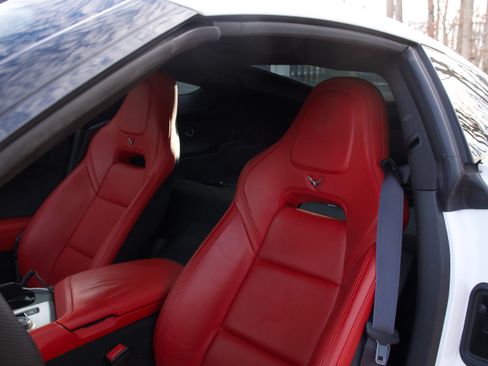 Used 2015 Chevrolet Corvette Z06 w/ Z07 Performance Package image 14