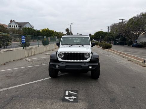 Used 2025 Jeep Wrangler Sport AWD/4WD image 5