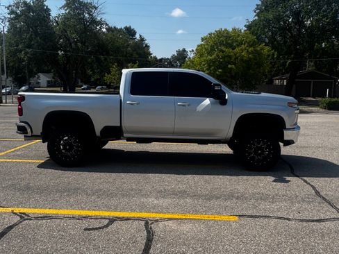 Used 2021 Chevrolet Silverado 2500 LT w/ Texas Edition AWD/4WD image 5