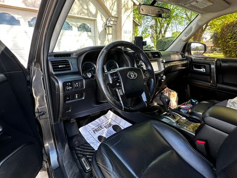 Used 2014 Toyota 4Runner SR5 image 8