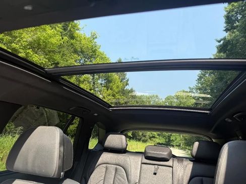 Used 2019 BMW X5 xDrive50i w/ M Sport Package AWD/4WD image 3