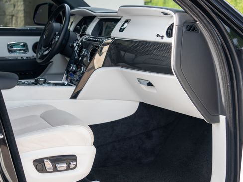 Used 2022 Rolls-Royce Cullinan Black Badge w/ Dark Exterior Package image 13