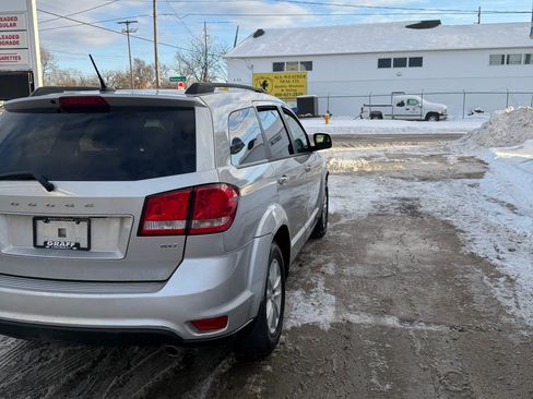 Used 2014 Dodge Journey SXT w/ Flexible Seating Group image 5