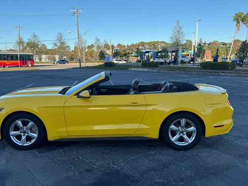 Used 2015 Ford Mustang Convertible image 10