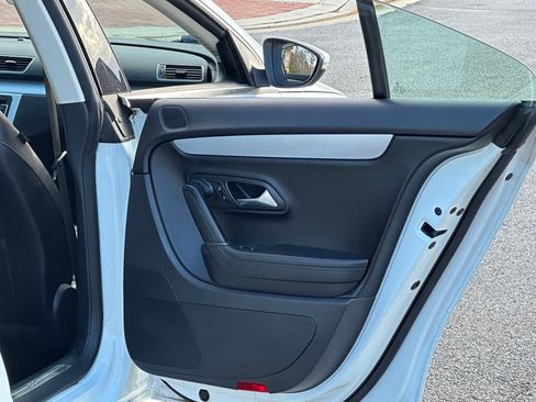 Used 2015 Volkswagen CC R-Line image 20