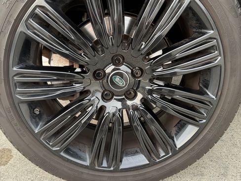 Used 2020 Land Rover Range Rover HSE image 18