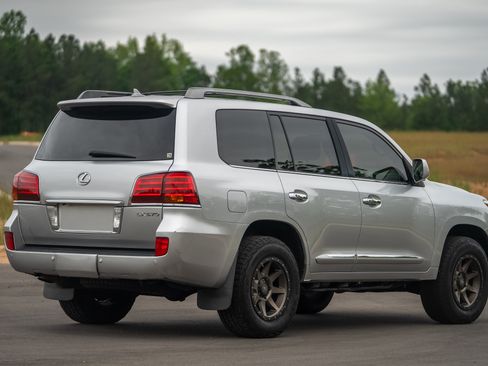 Used 2011 Lexus LX 570 4WD w/ Luxury Pkg image 26
