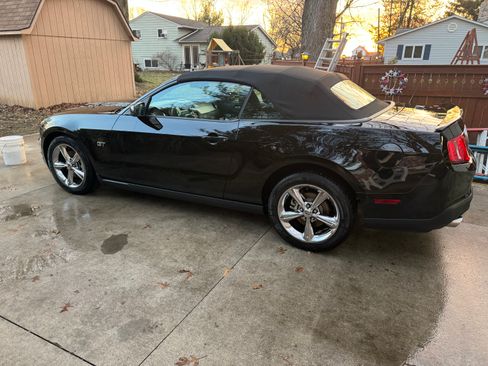 Used 2010 Ford Mustang GT Premium image 6