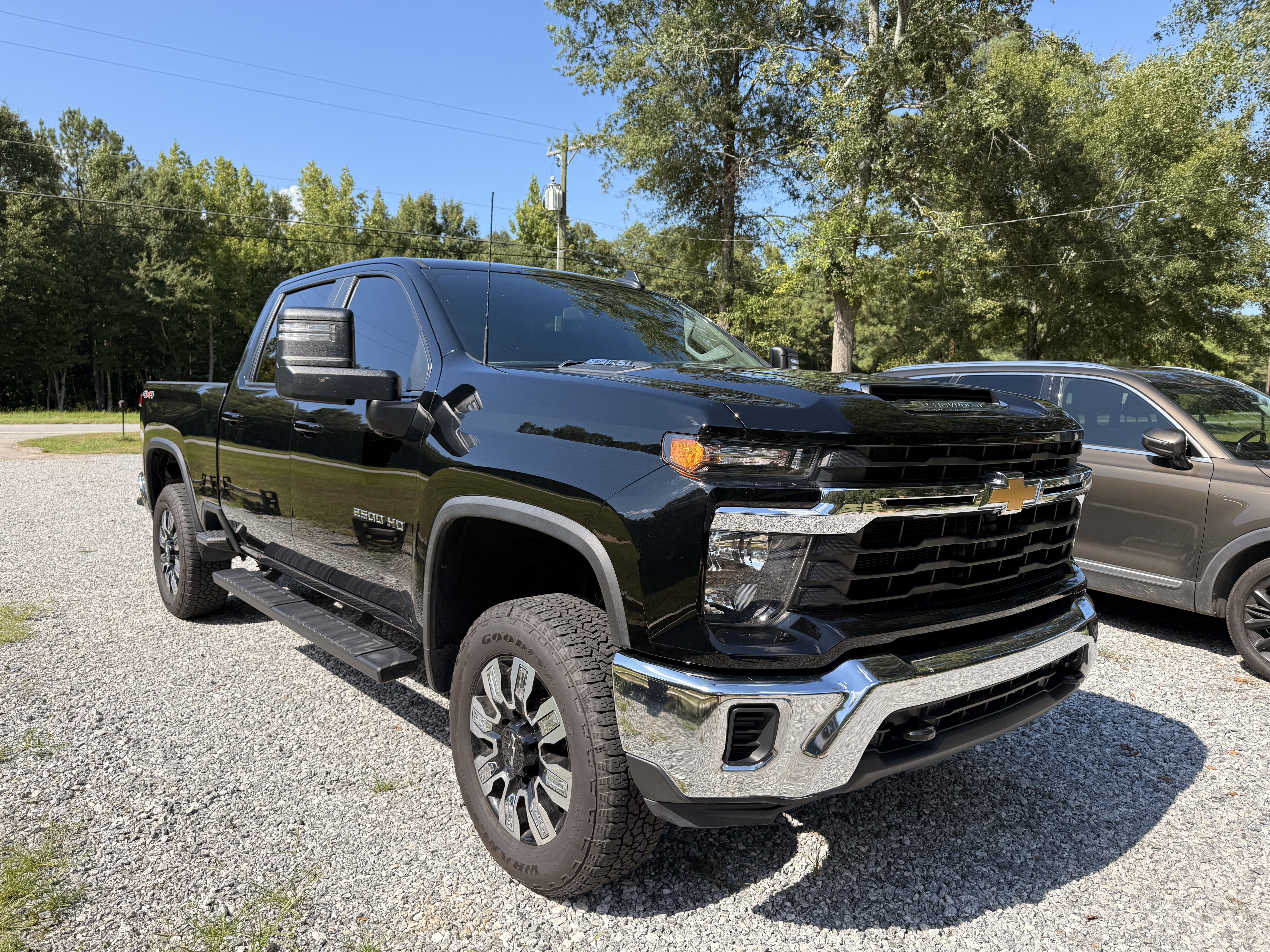 Used 2024 Chevrolet Silverado 2500 LT AWD/4WD image 1