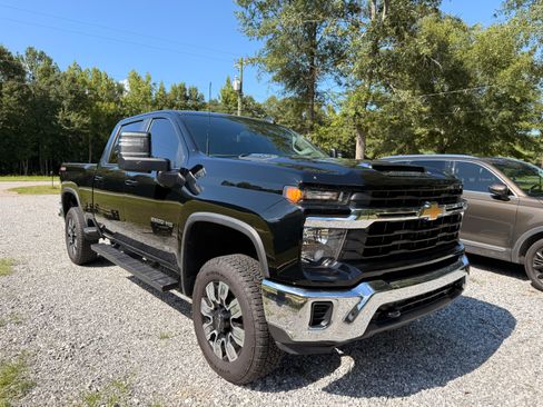 Used 2024 Chevrolet Silverado 2500 LT AWD/4WD image 1