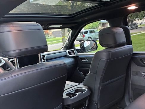 Used 2023 Toyota Sequoia Platinum image 11