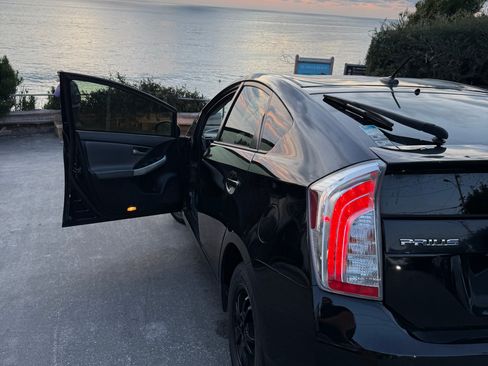 Used 2015 Toyota Prius Four image 8