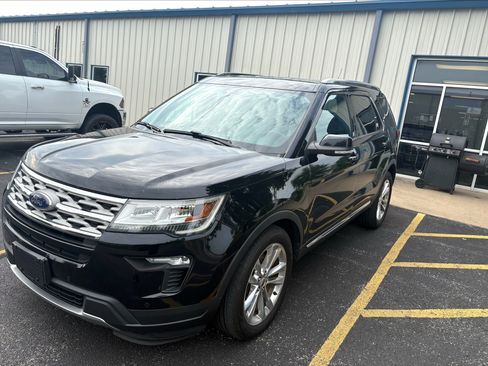 Used 2018 Ford Explorer XLT w/ Equipment Group 202A FWD image 1