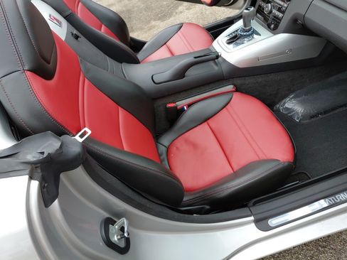 Used 2009 Saturn Sky w/ Premium Trim Package image 21