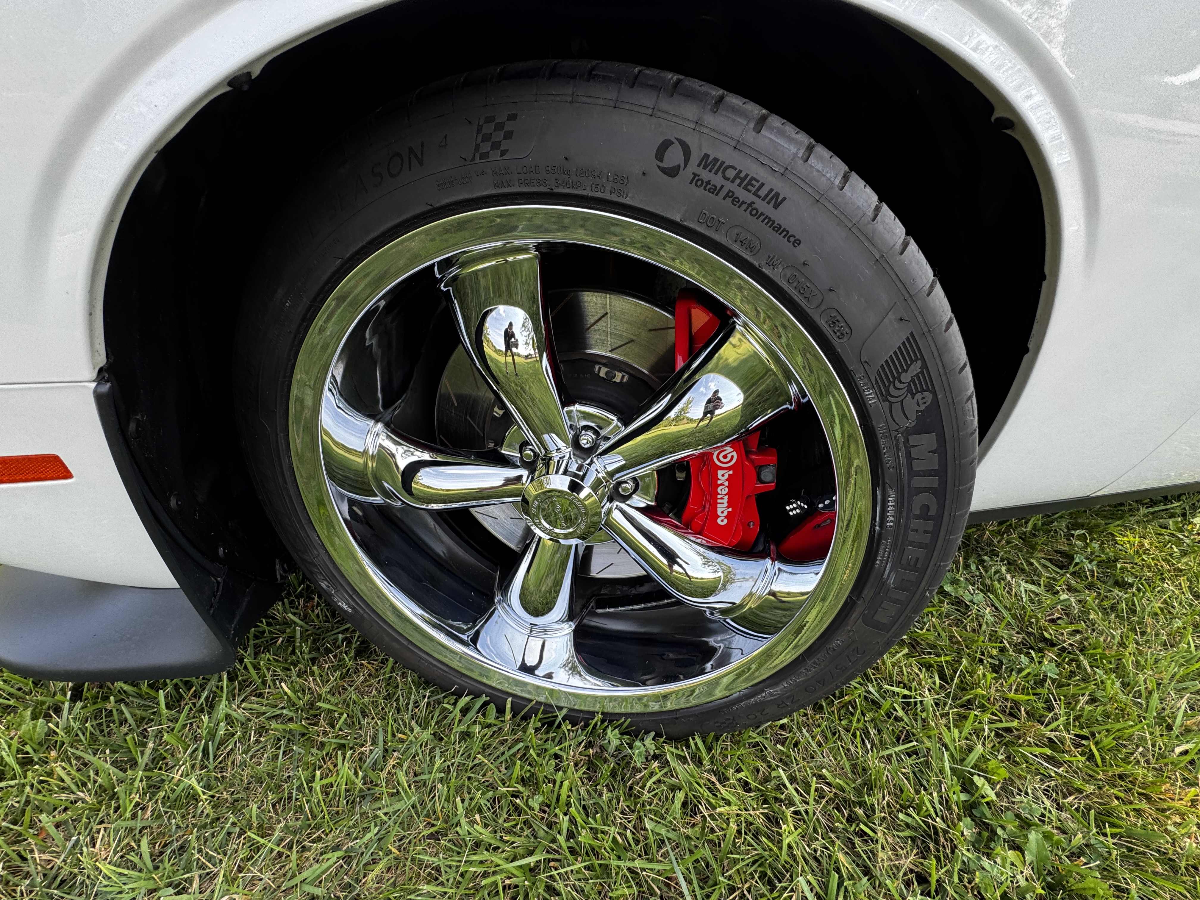 Used 2015 Dodge Challenger SRT RWD image 8