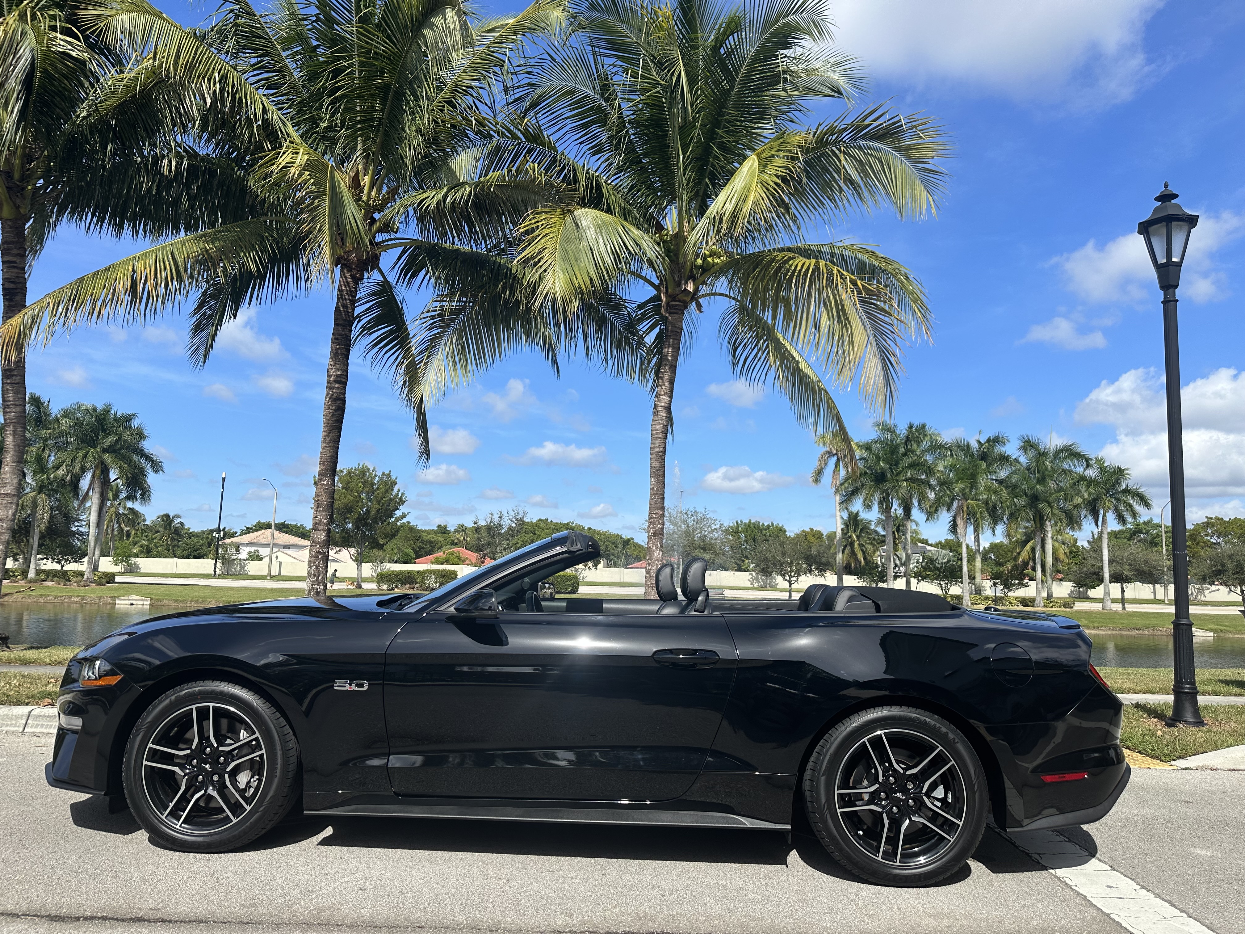 Used 2018 Ford Mustang GT Premium RWD image 10