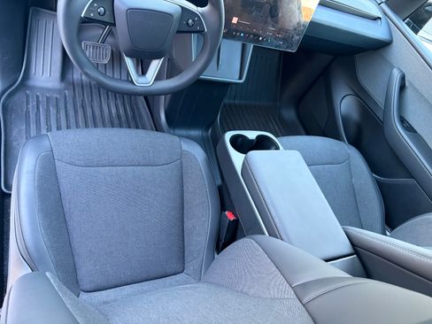 Used 2026 Tesla Model Y 2WD image 15
