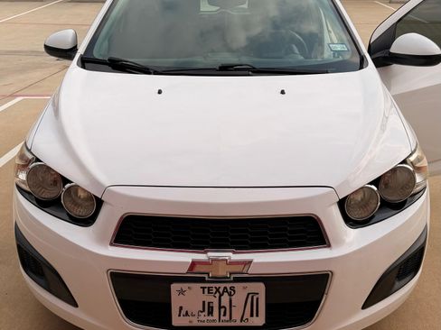 Used 2015 Chevrolet Sonic LT FWD image 2