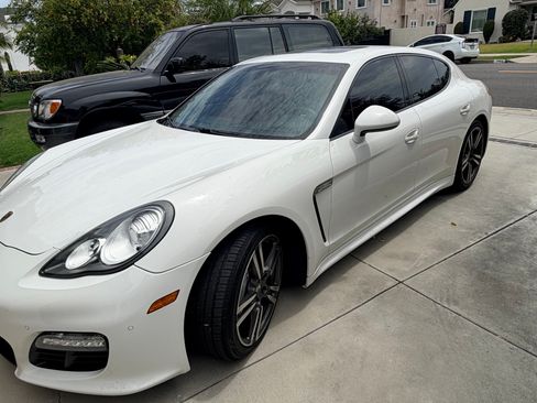Used 2012 Porsche Panamera RWD image 2