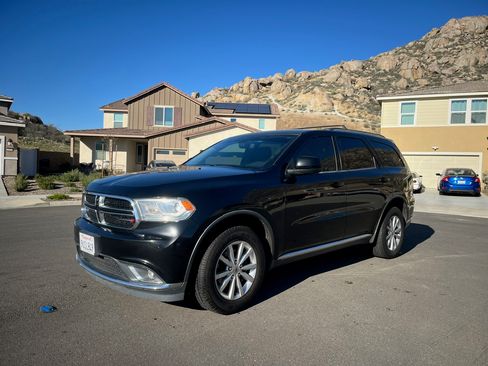 Used 2019 Dodge Durango SXT image 2