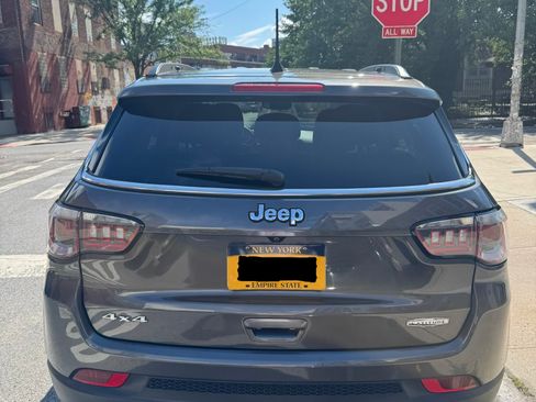 Used 2019 Jeep Compass Latitude w/ Cold Weather Group AWD/4WD image 5