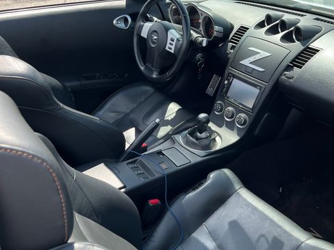 Used 2005 Nissan 350Z Touring image 10
