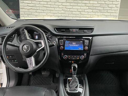 Used 2017 Nissan Rogue SL w/ SL Premium Package FWD image 6