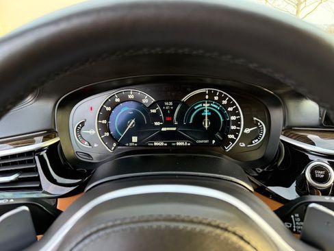 Used 2019 BMW 530e xDrive w/ M Sport Package image 17