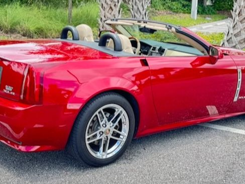 Used 2009 Cadillac XLR RWD image 11