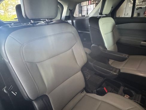 Used 2021 Ford Explorer XLT w/ Equipment Group 202A RWD image 12