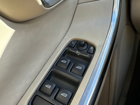 Used 2013 Volvo XC60 3.2 w/ Tailgate Pkg image 10