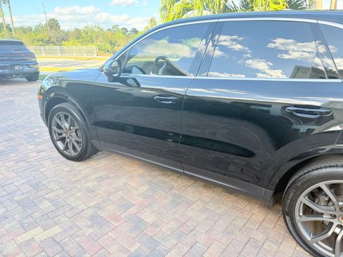 Used 2023 Porsche Cayenne Sport Utility 4D image 6