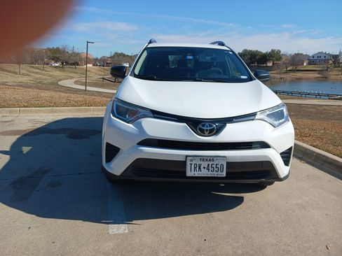 Used 2017 Toyota RAV4 LE image 1