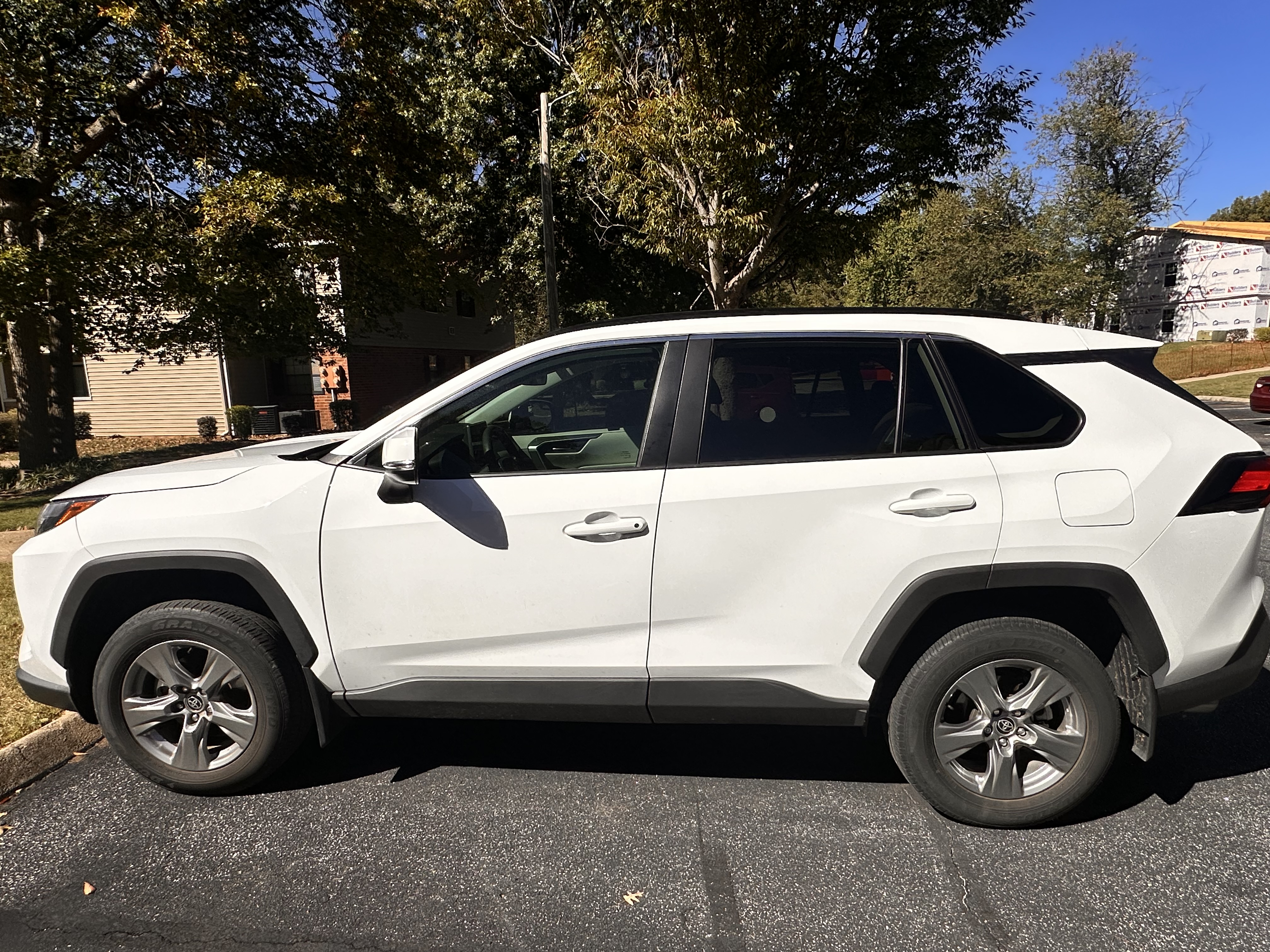 Used 2024 Toyota RAV4 XLE FWD image 4