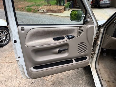 Used 1995 Dodge Ram 1500 Truck 2WD Club Cab image 12
