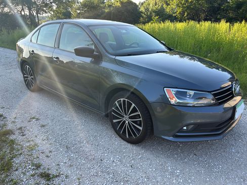 Used 2016 Volkswagen Jetta Sport FWD image 5