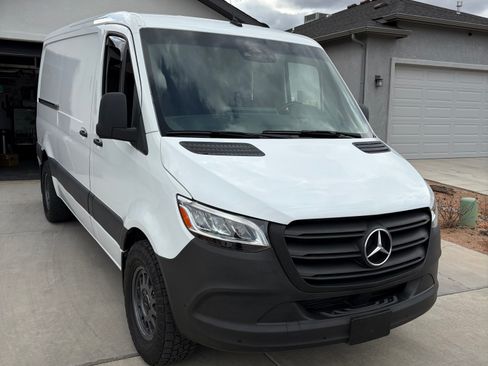 Used 2021 Mercedes-Benz Sprinter 2500 image 1